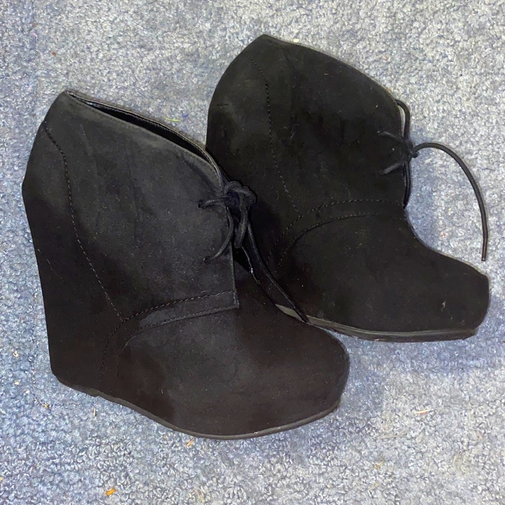 Black Wedges